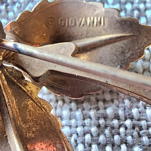 Vintage Giovanni Pink & Green Enamel Rose Stem Leaf Brooch. Gold tone. - Picture 5 of 5